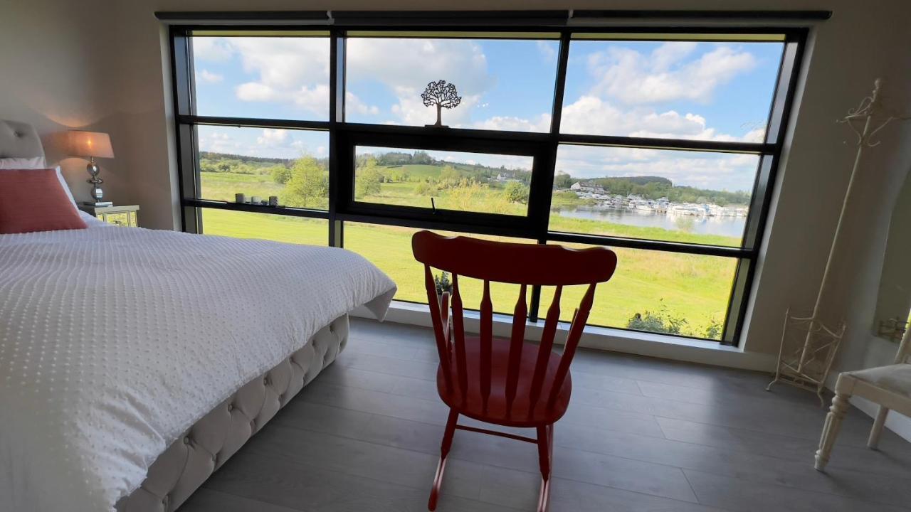 Riverside Apartment Raheelan Bagian luar foto